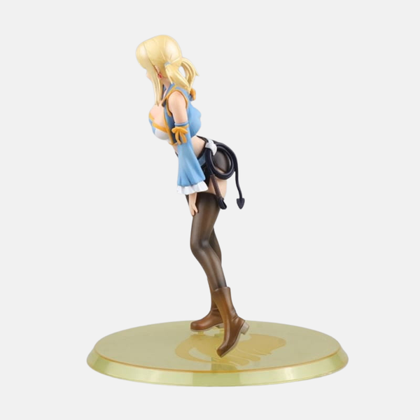 Vue arrière de la figurine de Lucy Heartfilia, montrant les détails de sa tenue et de sa coiffure.