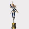 Figurine de Lux en PVC de 22cm, dans une pose dynamique où elle lance un sort de lumière avec son bâton, vêtue de son armure demacienne.