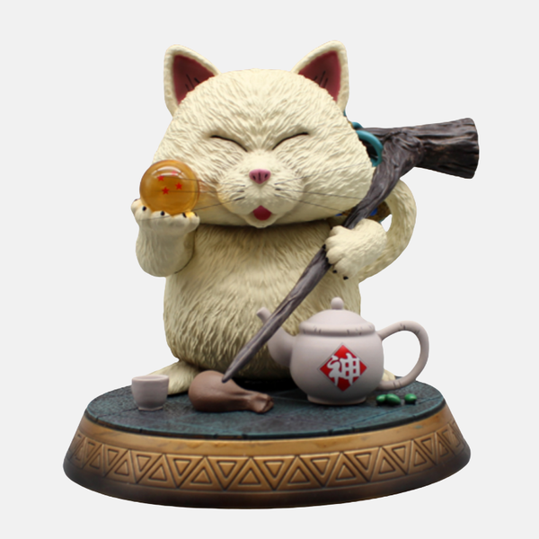 Figurine de Maître Karin (Karin-Sama) de Dragon Ball Z, assis sur son coussin avec son bâton et le pot de Senzus, vue de face.