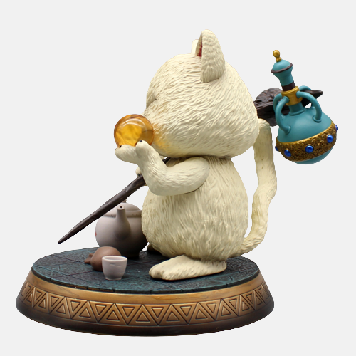 Vue de profil de la figurine Maître Karin 16cm, montrant son bâton et le pot de Senzus.
