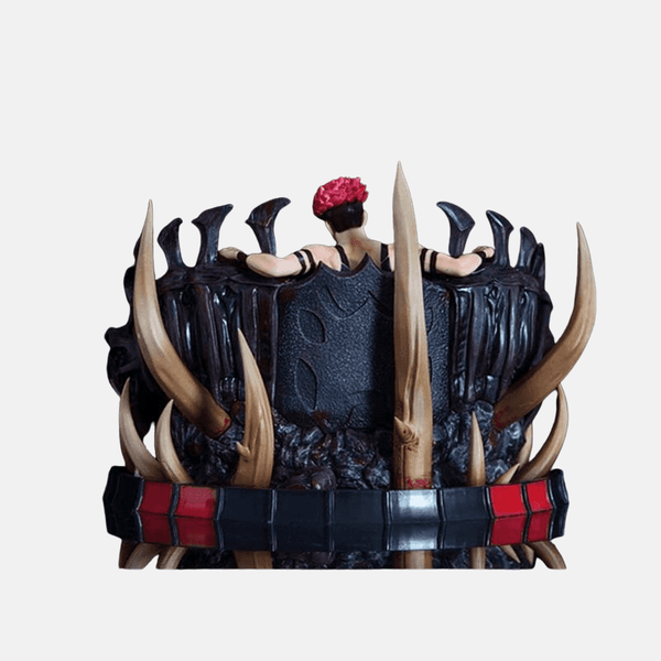 Figurine Maki - Vue de profil accentuant le dynamisme de la pose