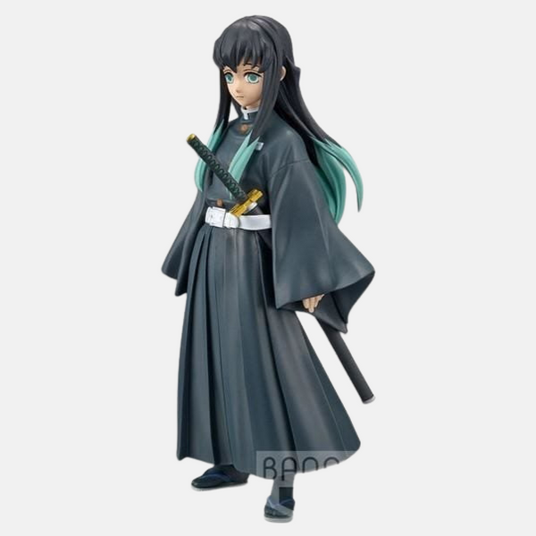 Figurine de Muichiro Tokito, le Pilier de la Brume de Demon Slayer, dans sa tenue ample, main sur son sabre.