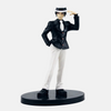 Figurine de Muzan Kibutsuji, le Roi des Démons de Demon Slayer, dans son costume et son chapeau blancs.