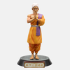 Figurine de Nam, le guerrier du 21e Tenkaichi Budokai (Dragon Ball), en posture de prière, vue de face.