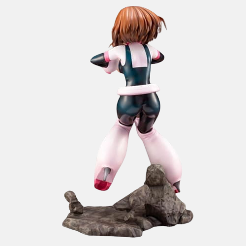 Vue latérale de la figurine d'Ochaco Uraraka, montrant les détails de son costume et sa posture assurée.