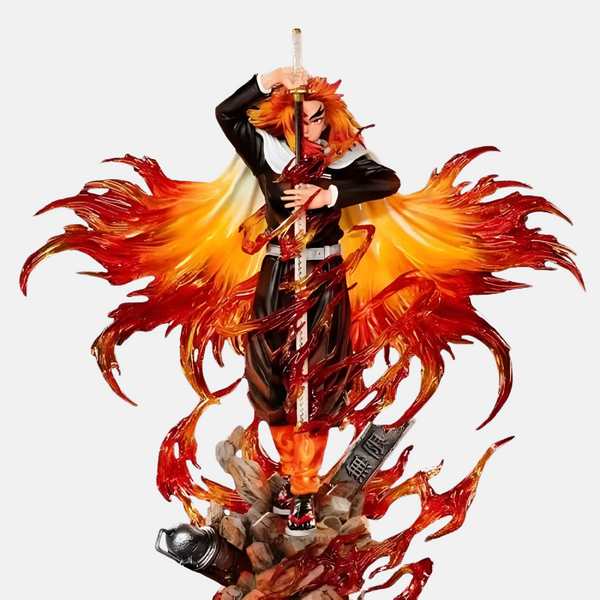 Figurine de Kyojuro Rengoku de Demon Slayer, représenté comme un phénix avec de grandes ailes de feu.