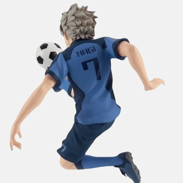 Figurine de Seishiro Nagi vue de profil droit, montrant le dos de son maillot et la dynamique de sa pose en extension alors qu'il contrôle le ballon.