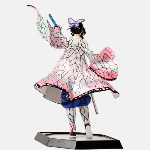 Vue de dos de la figurine de Shinobu Kocho montrant les motifs complets de ses ailes de papillon.