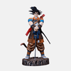 Figurine de Son Goku en armure de Samouraï de Dragon Ball Z, posant fièrement de face avec son casque.