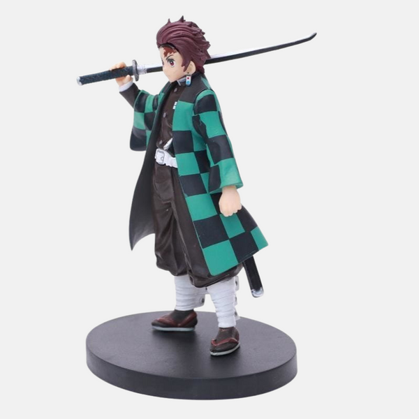 Vue de profil de la figurine de Tanjiro Kamado de 16cm, katana à la main.