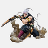 Figurine de Tengen Uzui, le Pilier du Son de Demon Slayer, dans une pose de combat accroupie et explosive.