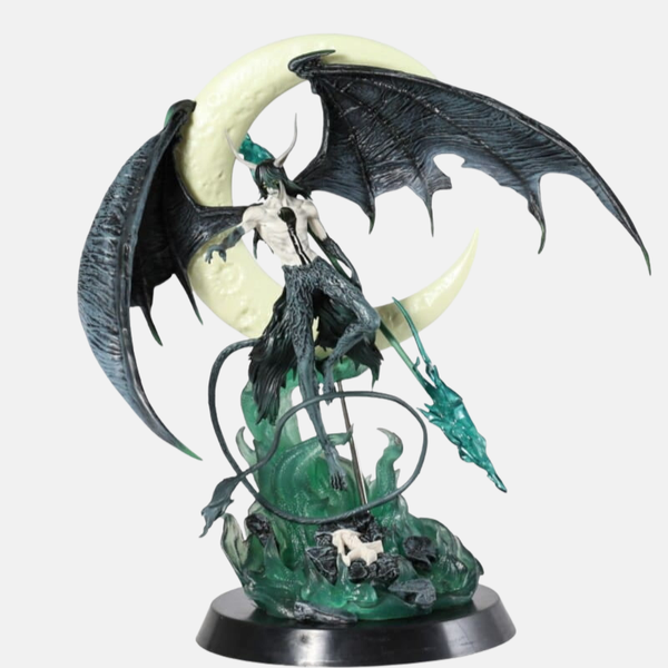 Vue de dos de la figurine Ulquiorra Segunda Etapa montrant ses ailes déployées.