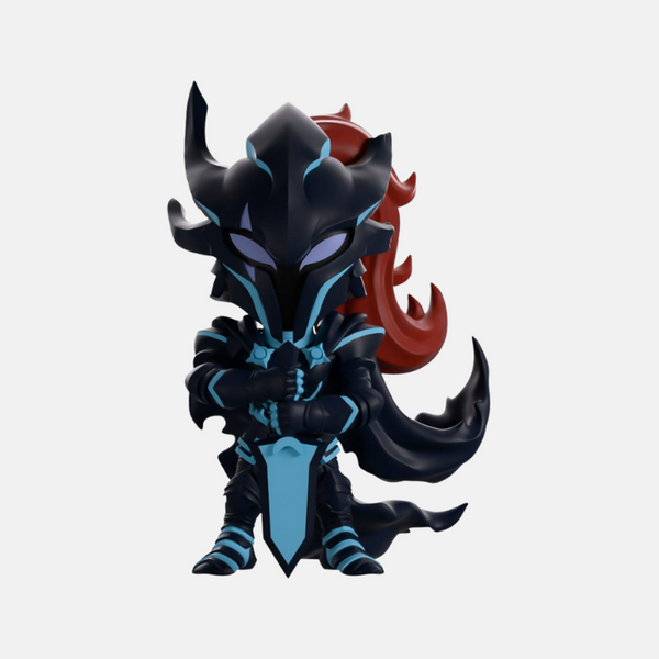 Figurine vinyle d'Igris de Solo Leveling dans son armure de chevalier noir et rouge.