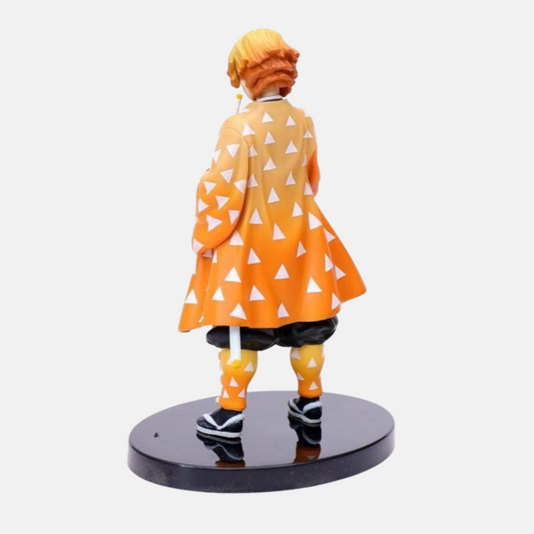 Gros plan sur le visage et la chevelure de la figurine Zenitsu Agatsuma.