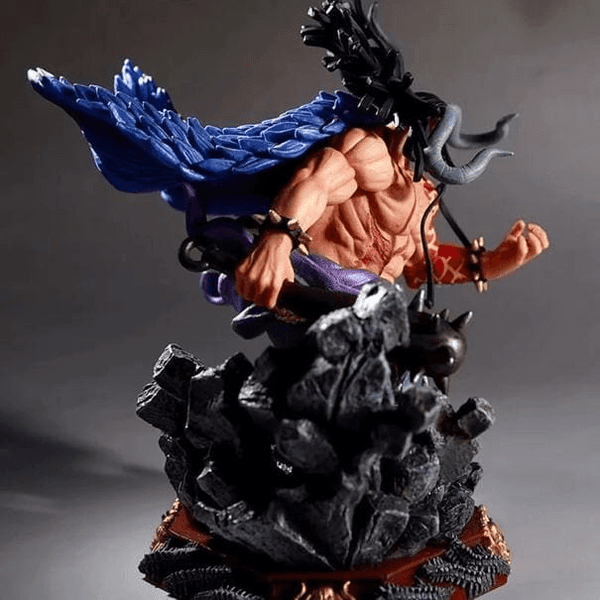 kaido one piece debout avec cape et éclair autour