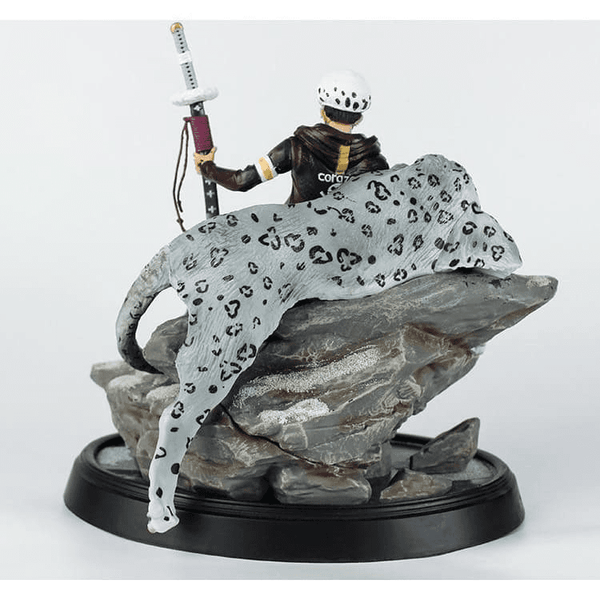sculpture one piece trafalgar law et bepo position d’attente