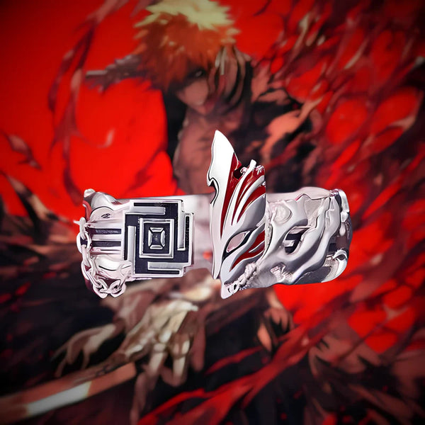 Bague Ichigo Kurosaki motif Hollow, vue de face sur fond rouge