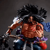 vue latérale figurine kaido one piece en pleine transformation