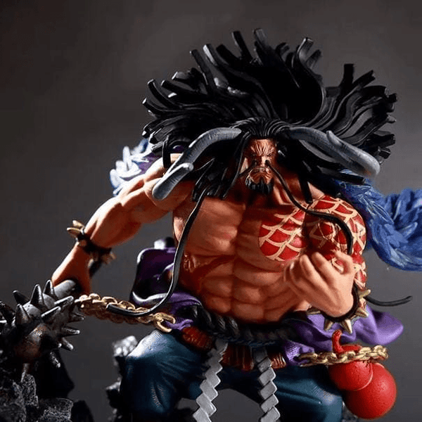 vue latérale figurine kaido one piece en pleine transformation
