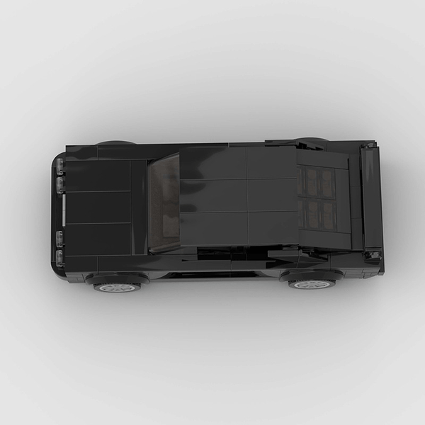 Vue de trois-quarts arrière de la BMW M3 E30 à construire, mettant en avant son aileron.