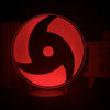 Lampe LED Sharingan rouge, vue de face, symbole gravé en 3D sur plaque acrylique, ambiance chambre manga
