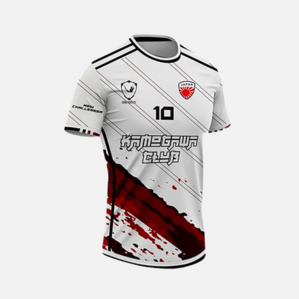 Maillot de foot d'Ippo Makunouchi de Hajime no Ippo posé à plat, montrant la qualité du tissu en polyester.