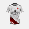 Vue de face du maillot de foot conceptuel d'Ippo Makunouchi, montrant le design blanc et rouge et le blason du Kamogawa Gym.