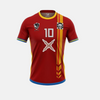 Vue de face du maillot de foot conceptuel de Monkey D. Luffy, montrant le design rouge et le blason des Mugiwaras.