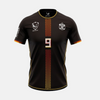 Vue de face du maillot de foot conceptuel de Portgas D. Ace, montrant le design noir et feu et le blason de Barbe Blanche.