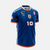 Vue de face du maillot de foot conceptuel Son Goku x France, montrant le design bleu et le logo Capsule Corp.