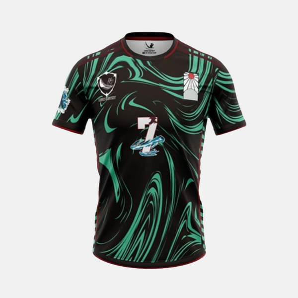 Vue de face du maillot de foot conceptuel de Tanjiro Kamado, montrant le design noir avec les manches à carreaux verts.