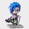 Figurine Nendoroid de Jinx (10cm) en pose standard, avec son sourire narquois et ses tresses bleues.