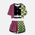Ensemble pyjama femme Demon Slayer composé d'un crop top et d'un short noirs arborant le motif bicolore du haori de Giyu Tomioka.