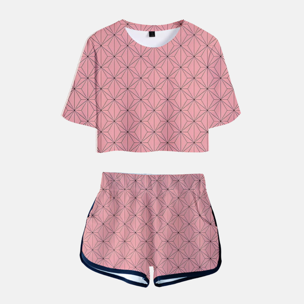 Ensemble pyjama femme Demon Slayer rose composé d'un crop top et d'un short assorti, arborant le motif Asanoha du kimono de Nezuko.