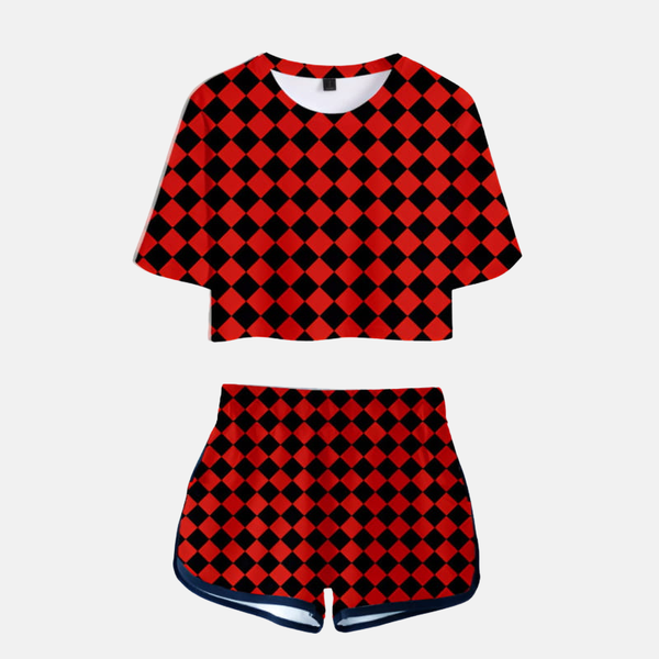 Ensemble pyjama femme Demon Slayer composé d'un crop top et d'un short assorti, arborant un motif à carreaux (damier) rouge et noir.