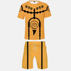 Ensemble pyjama short Naruto : T-shirt orange avec motifs noirs et sceau du Mode Kyubi, short noir assorti avec détails oranges.