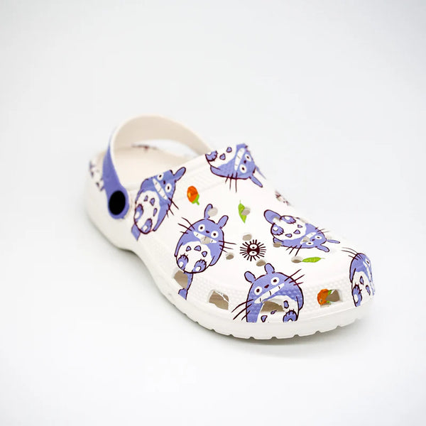 Chaussures Ghibli vue de profil avec design Totoro