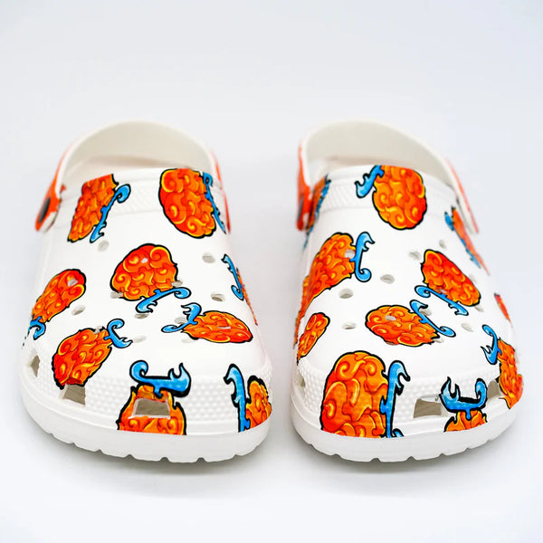 Vue de face des sabots Ace Fruits du Démon avec flammes orange vif