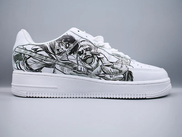 Gros plan sur la sneaker avec Levi Ackerman en noir et blanc, style manga détaillé