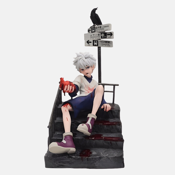 Statue de Kirua Zoldik (34cm), vue de face, assis sur un diorama urbain dans une pose calme et contemplative.