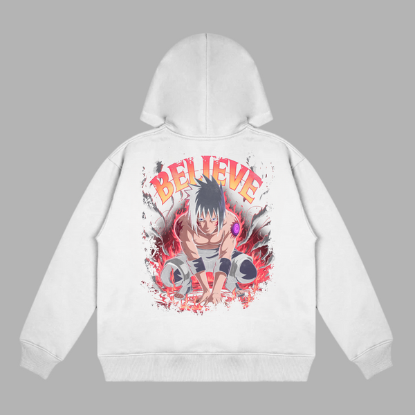 Sweat Sasuke Believe blanc avec design premium de Sasuke Naruto et aura flamboyante