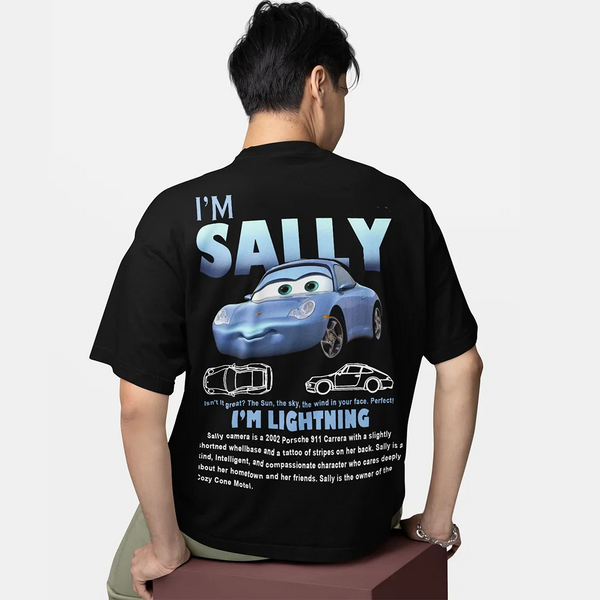 Vue arrière du T-shirt blanc Sally avec l'inscription "SALLY" en grand.