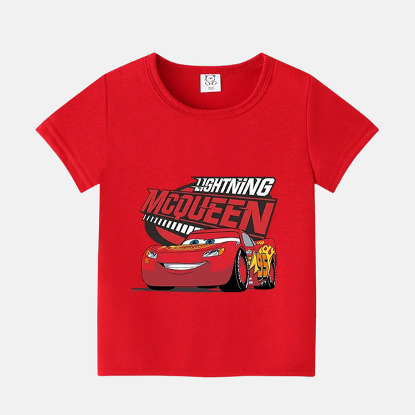 T-shirt rouge pour enfant avec un grand design de Flash McQueen et l'inscription "Lightning McQueen".