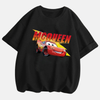 T-shirt noir pour enfant avec un grand design de Flash McQueen et l'inscription "McQueen" en grosses lettres.