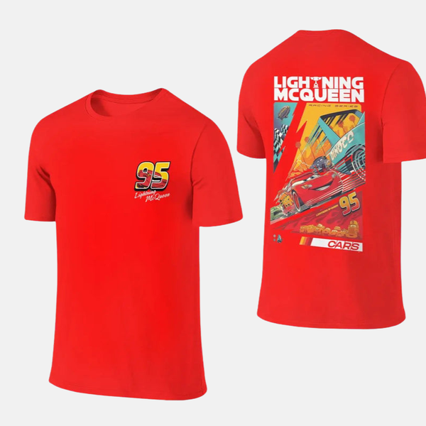 T-shirt blanc avec le design rétro de Flash McQueen et une voiture de course rouge.