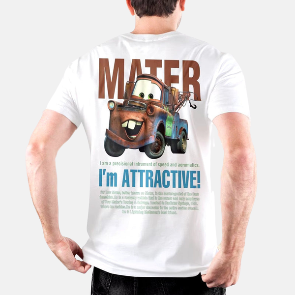 T-shirt blanc avec le design de Martin "I'm Attractive" sur le dos.