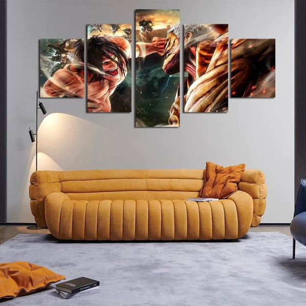 Zoom sur les panneaux centraux montrant le poing du Titan Assaillant percutant le blindage du Titan Cuirassé, avec des débris et de la vapeur.