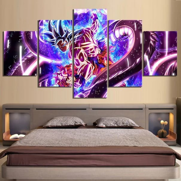 Tableau 5 pièces de Son Goku dans sa forme Ultra Instinct -Presage-, avec ses cheveux noirs, ses yeux argentés et une aura bleue et violette.