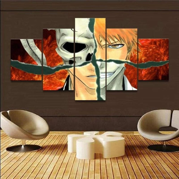 Tableau panoramique d'Ichigo en Bankai accroché dans un salon, montrant son style audacieux et son impact visuel.