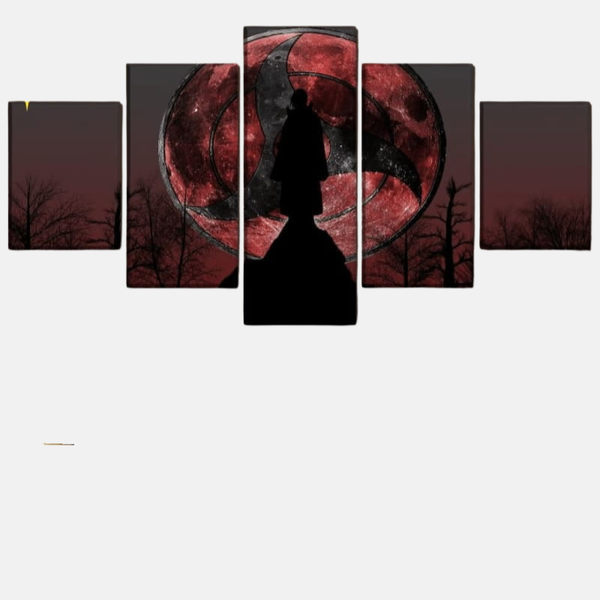 Tableau 5 pièces de la silhouette d'Itachi Uchiha se tenant sur une branche devant une immense lune rouge sang, avec des corbeaux volant autour de lui.